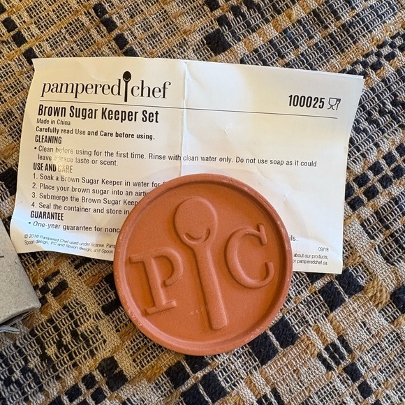 Pampered Chef Brown Sugar Keeper Terracotta - Picture 2 of 3